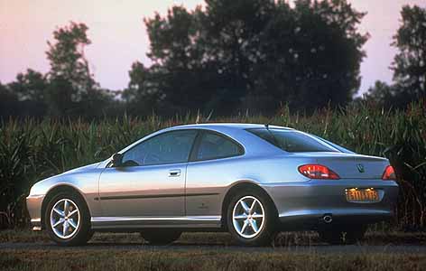 Encore une fois la collaboration Peugeot/Pininfarina a donné naissance à un coupé particulierement réussit sur le plan esthétique.