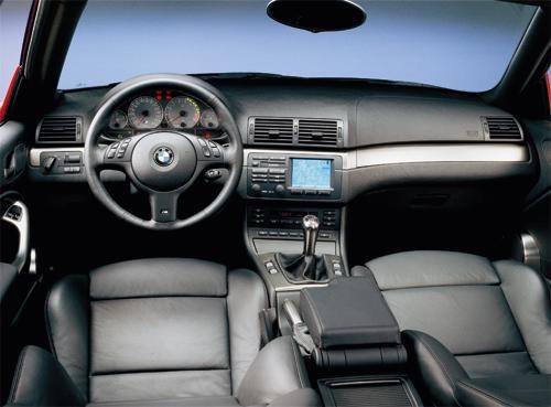 Repris de la gamme e46, l'interieur offre une excellente finition et une belle ergonomie.