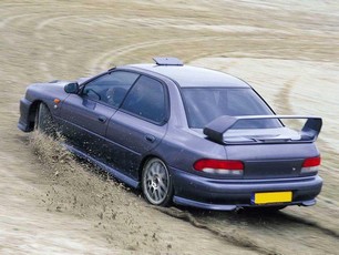 Les 4 roues motrices permettent à la GTT de s'accomoder de la plupart des terrains.... un peu comme la WRC