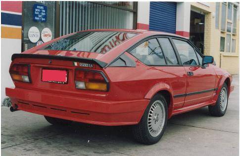 Avec son V6 la GTV,  se transformait en un sacré coupé sportif. Une voiture de caractére qui est déjà un collector!