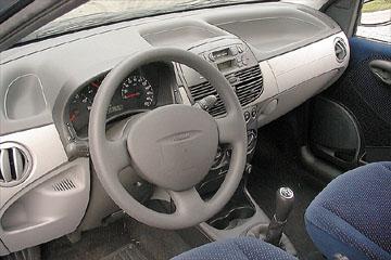 Les plastiques de cette Punto, sont indigne de la catégorie. Fiat doit rémédier à cela, lors du prochain restyling