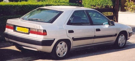 La Xantia a été élue plus belle voiture de l'année 1994. Son style est du à Bertone.