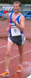Capitaine de l'équipe de France d'athlétisme lors des derniers JO, Denis Langlois est aussi le marcheur français le plus doué de tout les temps